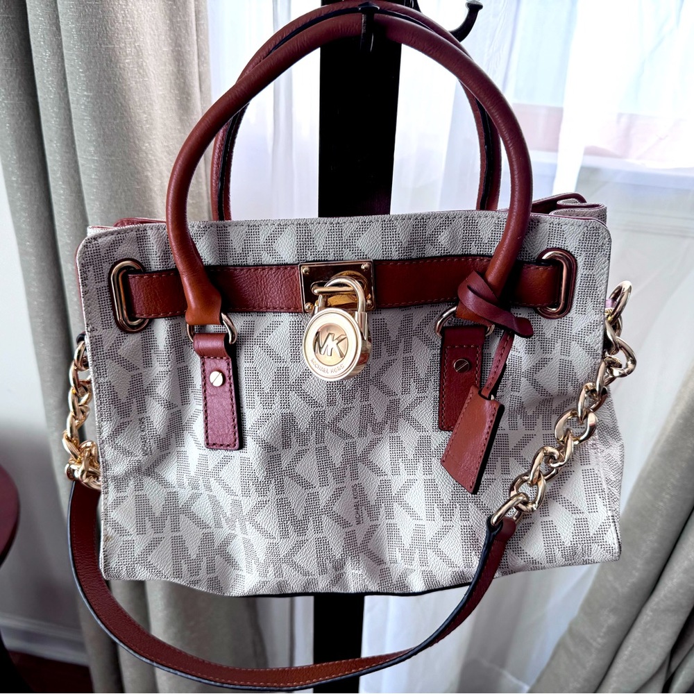 Barley used, amazing condition MK bag. Has strap and handle to be worn both